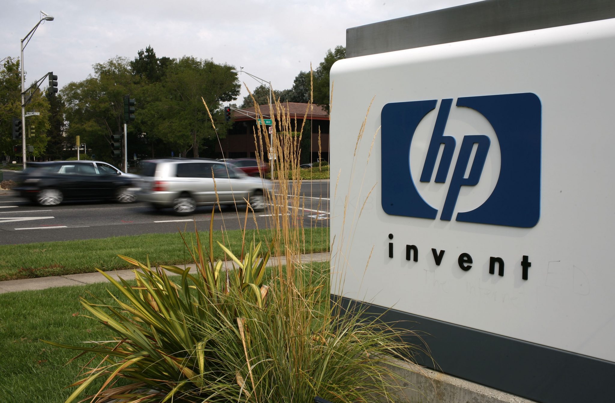 PALO ALTO, CA - SEPTEMBER 16: The HP logo is displayed on the entrance to the Hewlett-Packard Headquarters September 16, 2008 in Palo Alto, California. Hewlett-Packard announced on Monday that it is planning to cut 24,600 jobs worldwide over the next three years after its purchase of Electronic Data Systems for $13.9 billion. (Photo by Justin Sullivan/Getty Images)