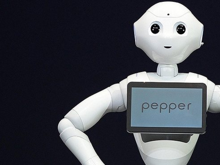 Feature robot. Человекоподобный робот пеппер. human like robots. weired technologies.