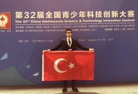 Lise öğrencisi Mert Akyürekli, Çin’de dünya birincisi oldu