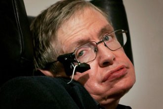 Stephen Hawking hayatını kaybetti