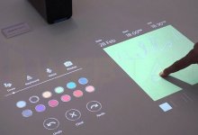 Yansıtıldığı Ortamı Dokunmatik Yapan Sony Xperia Projector