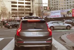 Şoförsüz Araçlar El İşareti Kullanarak Durdurulacak