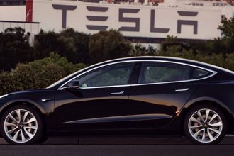 Elon Musk, Tesla Model 3’ün Görüntülerini Yayınladı